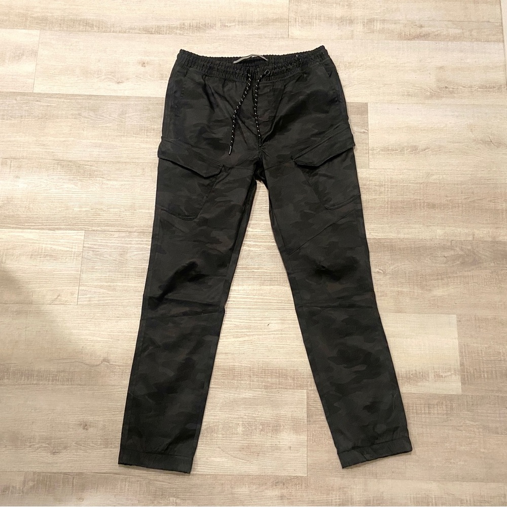 Super Cute Unisex Very Dark Green Camo Medium Sized Cargo Joggers!👖😁